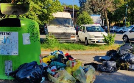 Décharge de quartier devant Lauro Grossi – Photo