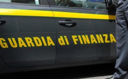 Parma: 4 Albaner inhaftiert, 15 Verdächtige im Drogenhandel. Großhändler-Boss lebte in Villa in Stadtrand.