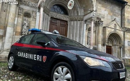 Bewaffneter Räuber in Neapel nach drei bewaffneten Raubüberfällen innerhalb von drei Tagen von den Carabinieri gefasst und ins Gefängnis gesteckt