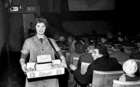 Erinnerungen: Als im Kino geraucht wurde und auf den ersten Fernsehern Untersetzer und Ziergegenstände standen