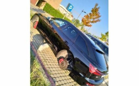 À Fidenza, les 4 roues d’une Audi garée disparaissent