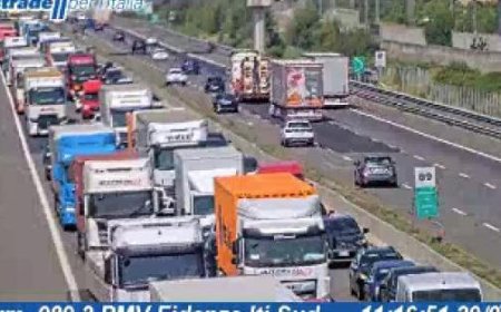 Accident sur l’A1 : ralentissements à Autocisa et trafic intense, un blessé à Medesano