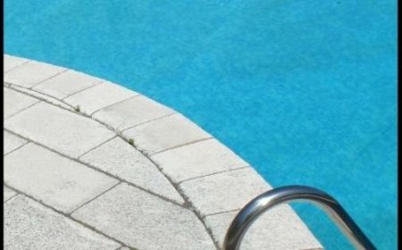 Une fillette de 3 ans risque de se noyer dans la piscine en Aretino : c’est grave
