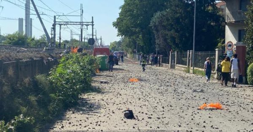 Zugunglück in Via Toscana: Ein Verletzter bei Zusammenstoß zwischen Güterzug und Personenzug