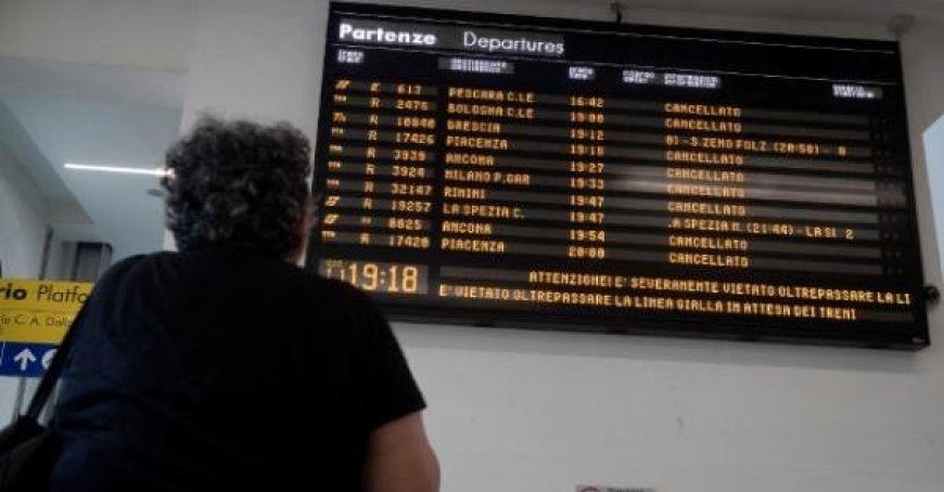 Le trafic ferroviaire perturbé et une foule pour les bus de remplacement