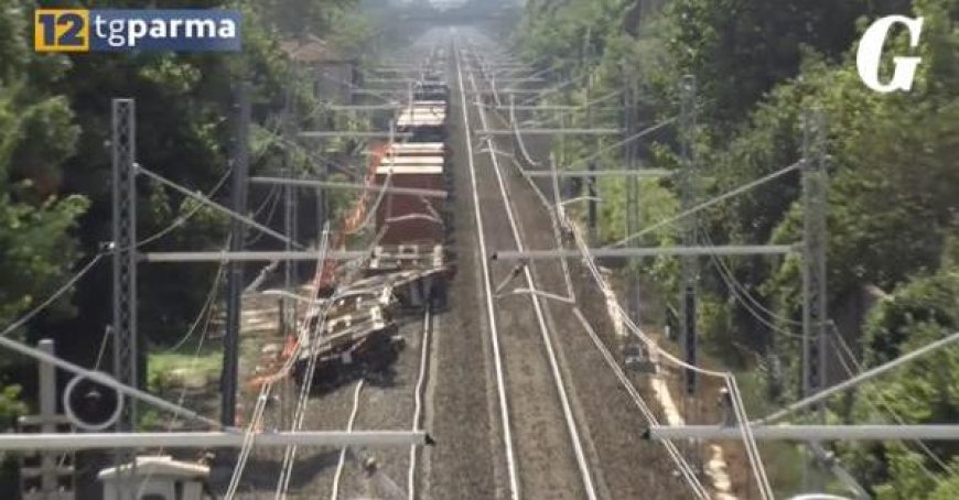 Straße Via Toscana gereinigt, Verkehr bleibt jedoch gesperrt – Video