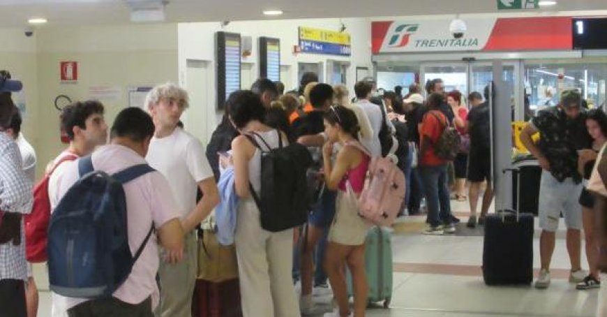 Les trains vers Reggio Emilia reprennent après le chaos d’hier, mais avec quelques retards et annulations de convois