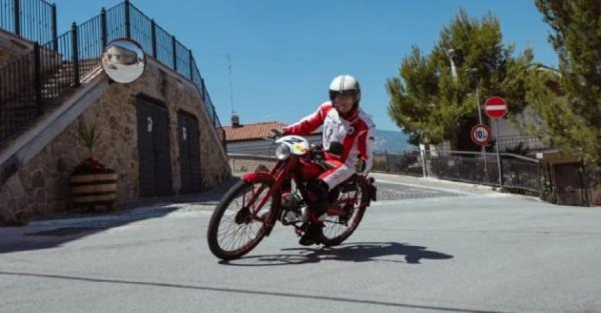 Mutiger Trip von “Ragastàs” mit dem Motorrad seines Großvaters von Mailand nach Tarent.