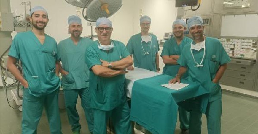 Delikate Spitzenchirurgie an schwerem Patienten im Krankenhaus von Parma durchgeführt