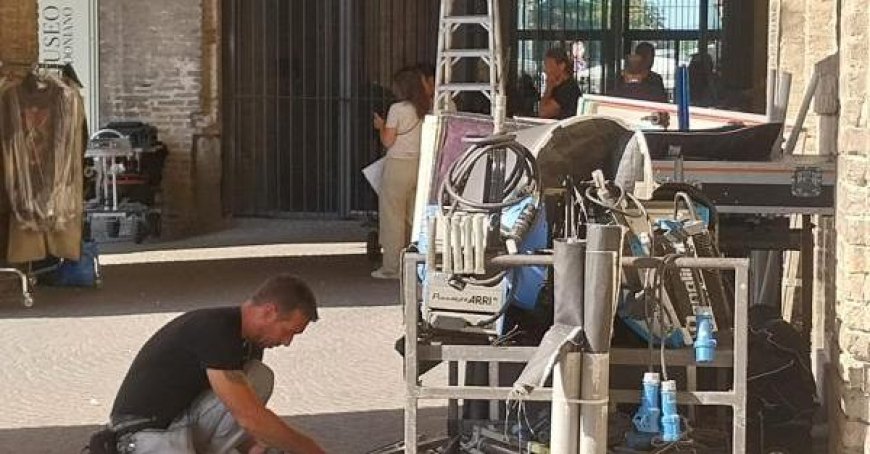 Krimi-Feeling in der Stadt: Dreharbeiten für “Estranei” della Rai in Pilotta im Gange – Fotos