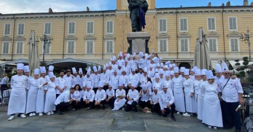 Début de “La Nuit des Maîtres de la Levain Mère” à Parme : Défilé des délices