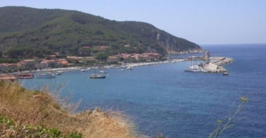 Bootskollision auf Elba: Familie mit 4 Personen gerettet, auch zwei Minderjährige an Bord verletzt