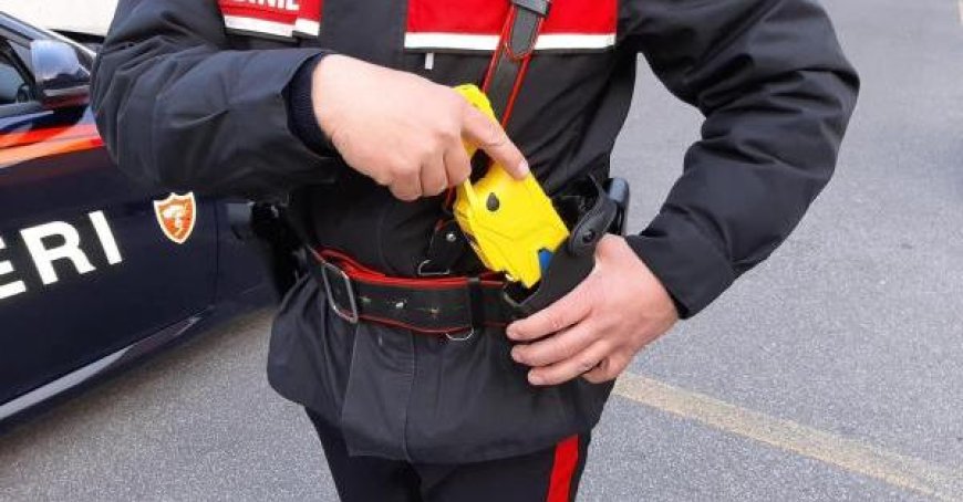 Arrêté avec un taser, le syndicat des carabiniers : “Bravo aux collègues de Parme”