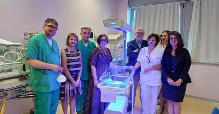 Neue Lampe für die Neonatologische Phototherapie im Vaio Krankenhaus