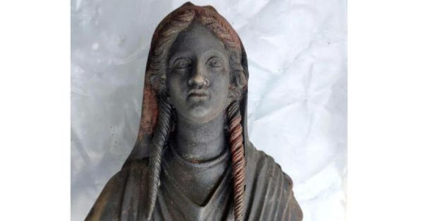 Ausstellungen in Neapel feiern doppelten Erfolg mit den Bronzen von San Casciano und Tolkien