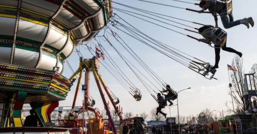 Children Injured as Part of Merry-Go-Round Collapses at Luna Park, Causing Panic