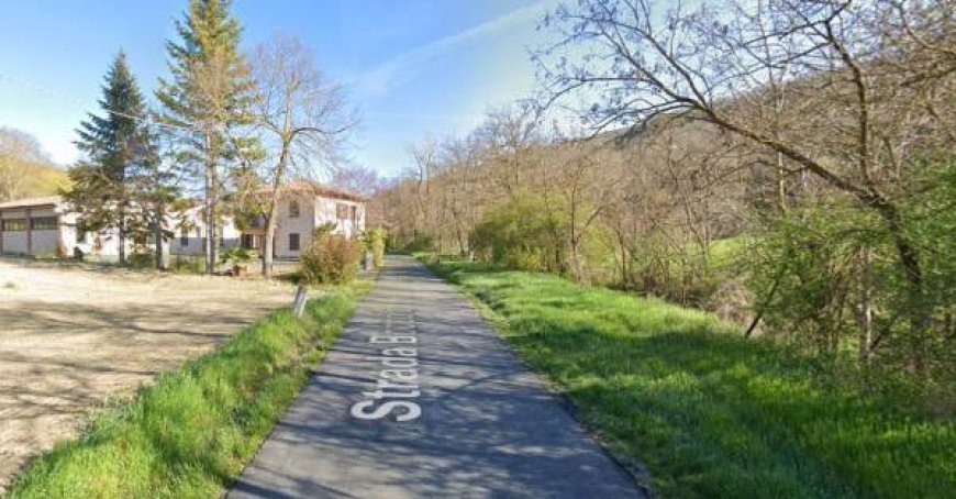 Verkehrsunfall zwischen Auto und Motorrad in Varano: Schwerverletzter