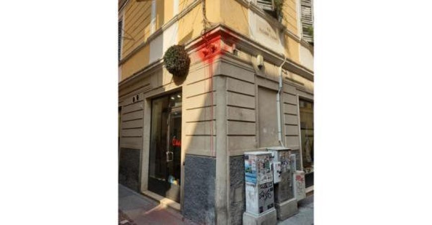 Boote in Borgo Giacomo mit roter Farbe “geblendet”: Videos und Fotos des Vandalismus