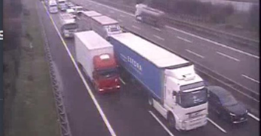 Unfall auf der A1 Richtung Bologna: 2 Kilometer Stau zwischen Campegine und Reggio