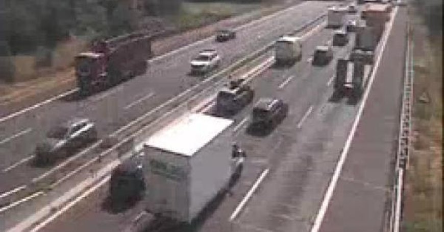 Accident sur l’A1 : 2 kilomètres de bouchons entre le bretelle A1/A15 et Campegine. Sortie recommandée à Parme Ouest pour ceux qui viennent de Milan