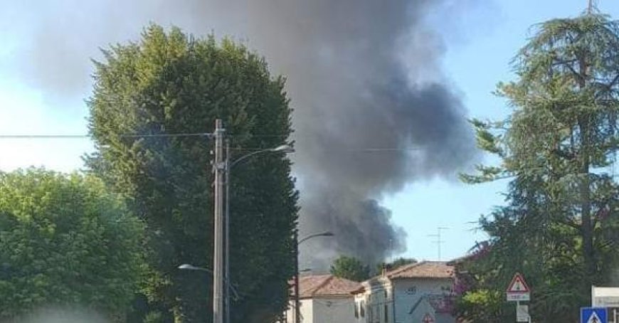 Brand in Mülldeponie Mezzani