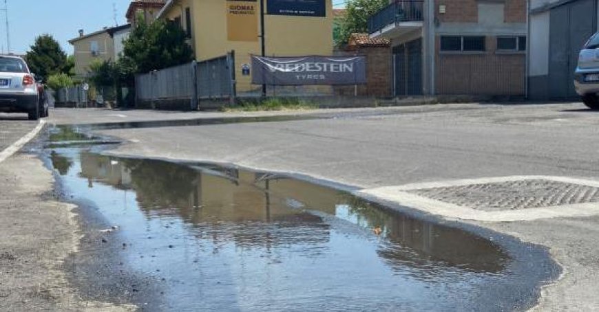 Fuite d’eau permanente dans la rue Doberdò