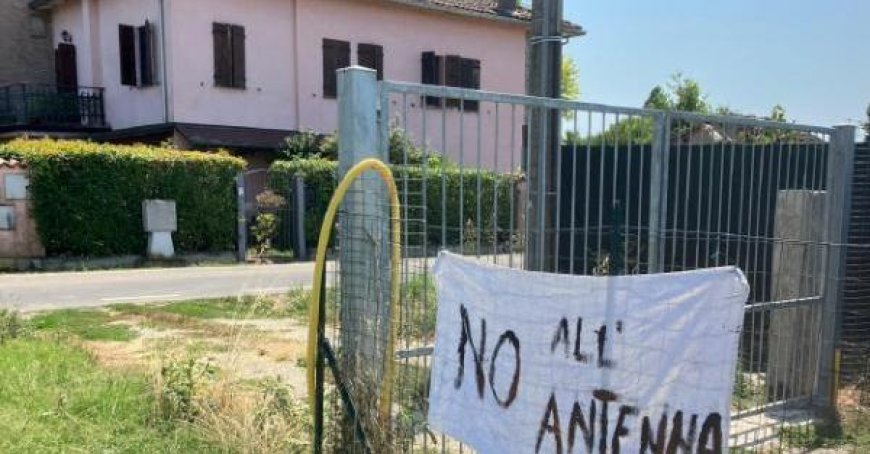 Les résidents de San Prospero s’opposent à une nouvelle antenne de 36 mètres, craignant une baisse de la valeur des maisons: la municipalité impuissante
