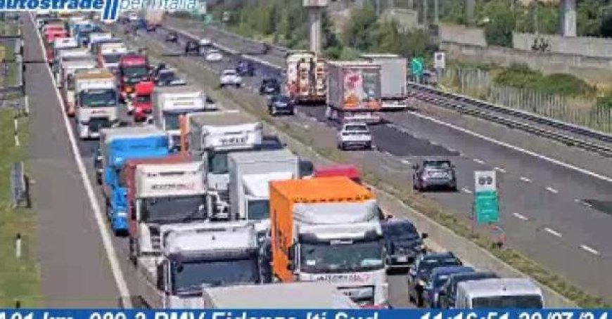 Accident sur l’A1 : ralentissements à Autocisa et trafic intense, un blessé à Medesano
