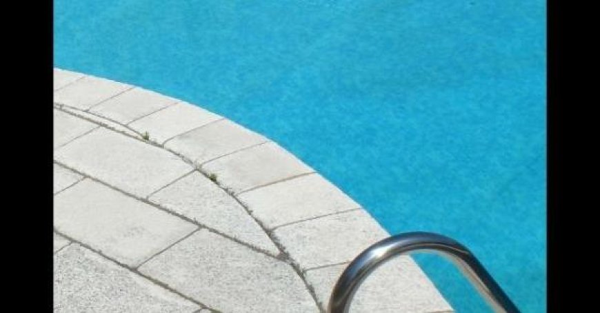 Une fillette de 3 ans risque de se noyer dans la piscine en Aretino : c’est grave