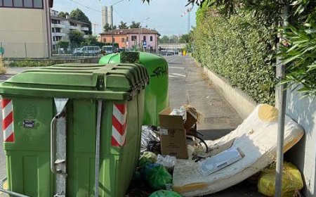 Zwei emblematische Fotos und ein mehr als aussagekräftiger Kommentar: “Immer die gleiche Geschichte in der Via Strobel”