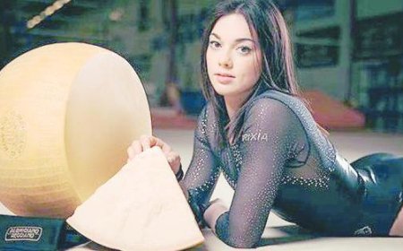 Giorgia Villa devient le nouveau visage du Parmigiano en tant que «fata» d’argent