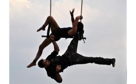 Le cirque contemporain débarque à Parme avec “Tout le monde est fou en Émilie”