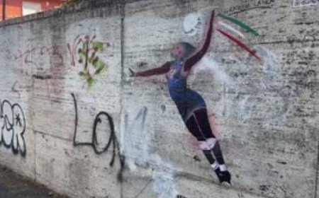Un passant redonne vie à la murale vandalisée de Paola Egonu – Vidéo