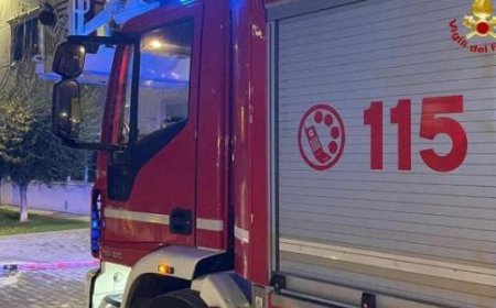 Autos in Maiatico in der Nacht in Brand gesteckt