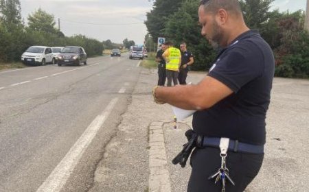 Unfall in der Via Cremonese: Motorrad beteiligt, zwei Verletzte. Hit-and-Run-Alarm ist wieder aktiv
