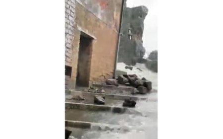 Ungewöhnlicher Regen überschwemmt Pitigliano – Das Video