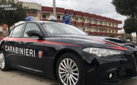 Un enfant meurt dans un accident de voiture à Naples : conducteur sans permis, véhicule non assuré