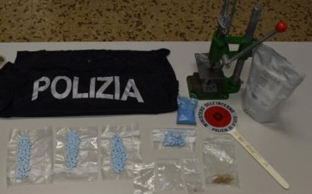 Un 25 ans et deux jeunes filles arrêtés à Parme pour avoir caché de l’ecstasy et de la méthamphétamine dans un chariot