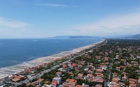 Un touriste de Parme à vélo battu par un automobiliste à Forte dei Marmi : un homme de 41 ans inculpé