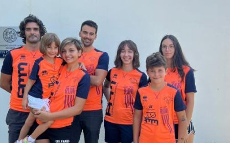 Enthüllt: Neonorange und Mitternachtsblau – Das Trikot des Parma Halbmarathons 2024