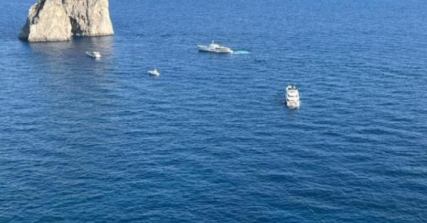 Le yacht de luxe qui a navigué à travers les Faraglioni a été identifié : on remonte au commandant