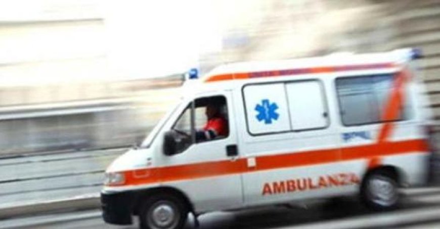 Accident de voiture à Tizzano dans la nuit : 5 blessés