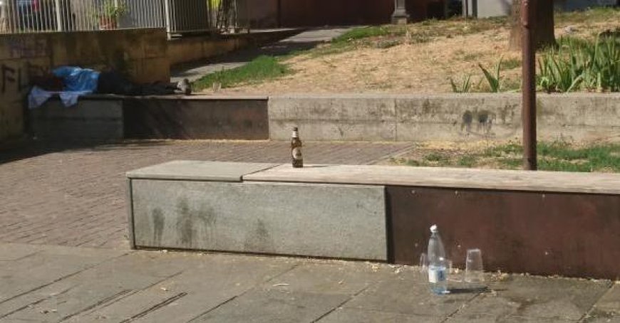 Piazzale Salvo D’Acquisto, un bivouac et une sieste au milieu des jeux des enfants