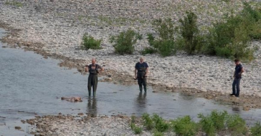 Leiche im Taro gefunden: Kleidung gefaltet und Handy am Ufer zurückgelassen. Und dieser Busch für Treffen.
