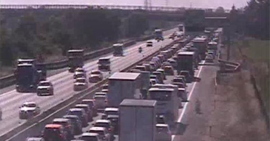 Bouchon de 3 kilomètres sur l’A15, en direction de La Spezia