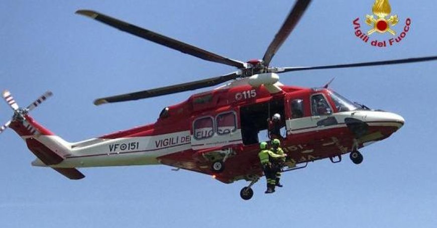 Riesiger Felsbrocken auf einem Maultierpfad im Lecchese, isolierter Abschnitt