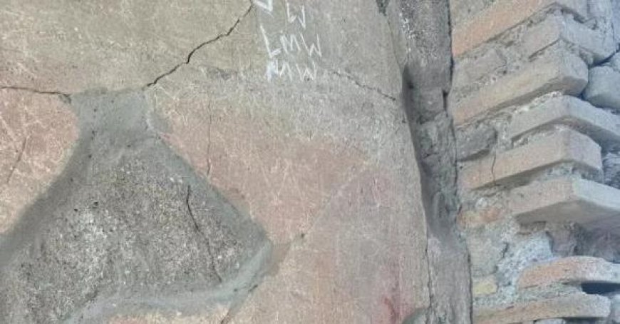 Casa delle Vestali in Pompeji: Kollision mit der Wand führt zur Anzeige