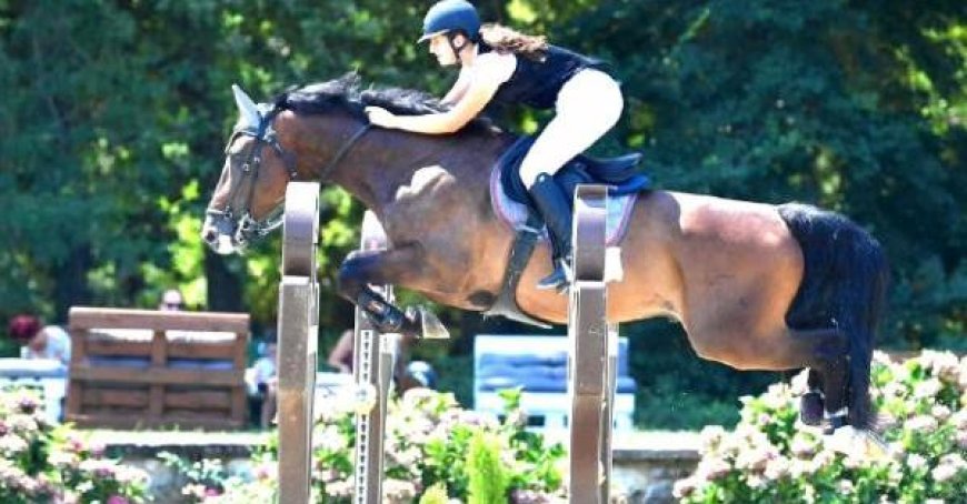 Rebecca chute de cheval et se fracture trois vertèbres