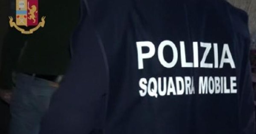 31-Jährige stirbt durch Schusswaffe, mutmaßlich ein Unfall. Polizei befragt Partner und Freunde