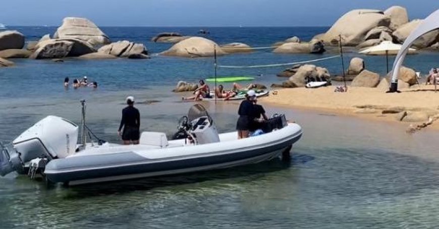 Un bateau coule devant Palau, 12 personnes sauvées, dont 4 enfants. Un touriste meurt en mer à Viareggio